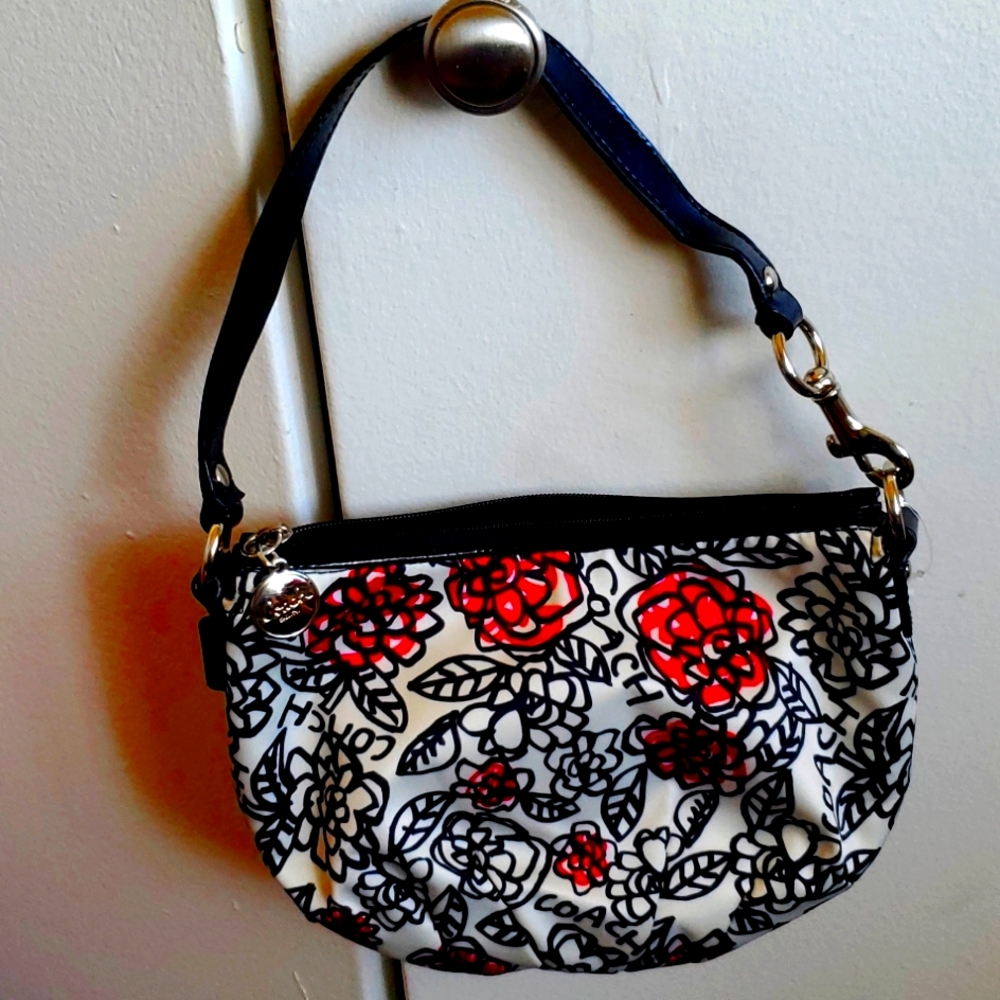 New coach purse small with the authentic card